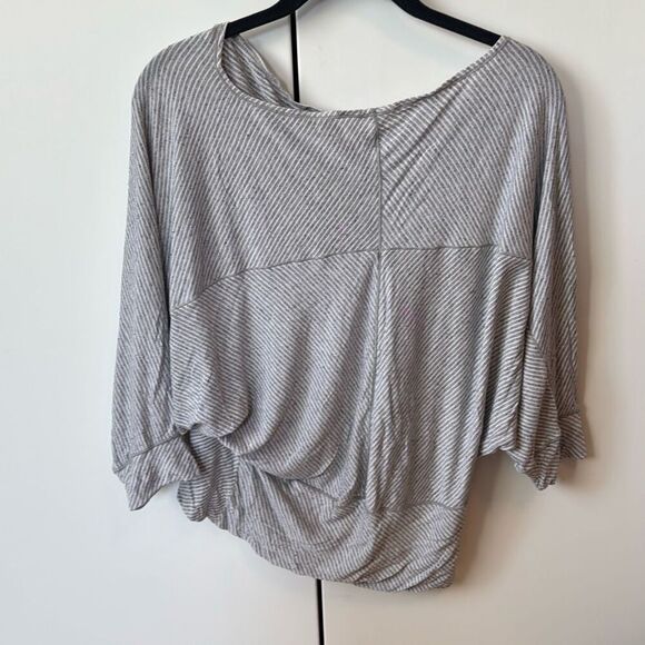 Max studio gray and white striped top size medium   Flattering cinches and super - Picture 1 of 7
